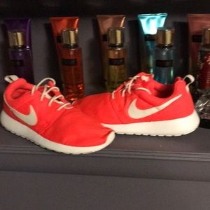 Nike Roshe Hyper Punch sneakers 6 Youth glow
